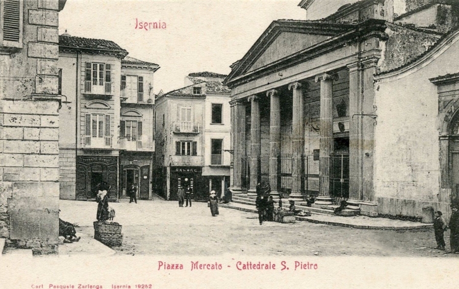 Isernia Piazza Cattedrale