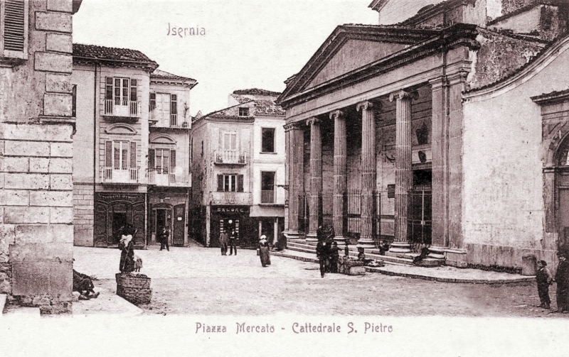 Isernia - Piazza Andrea d'Isernia Mercato 1895